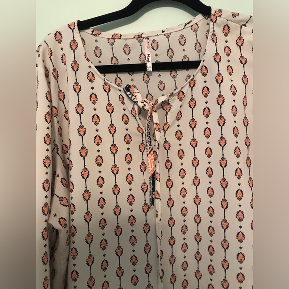 Moa Pattern Tunic - Picture 3 of 10